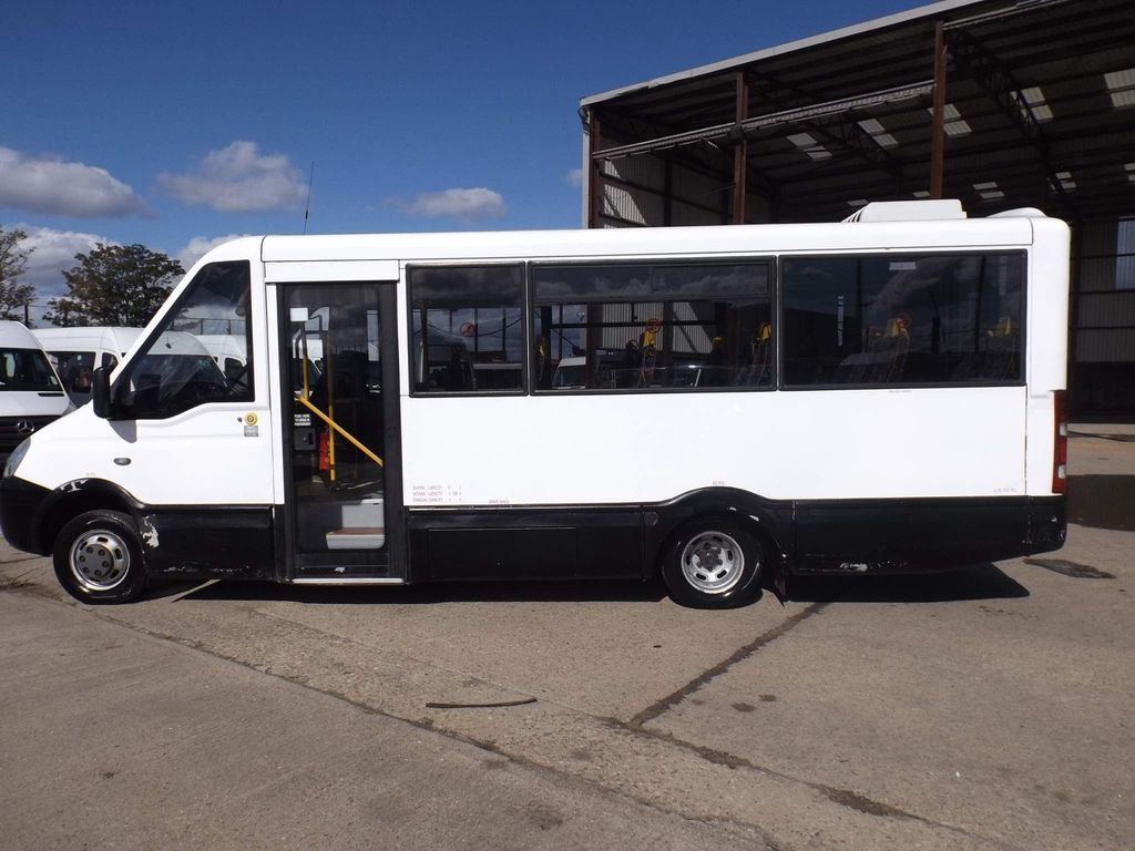 Iveco Daily Iris 3.0 LWB 17 Seat Accessible Minibus - Image 2