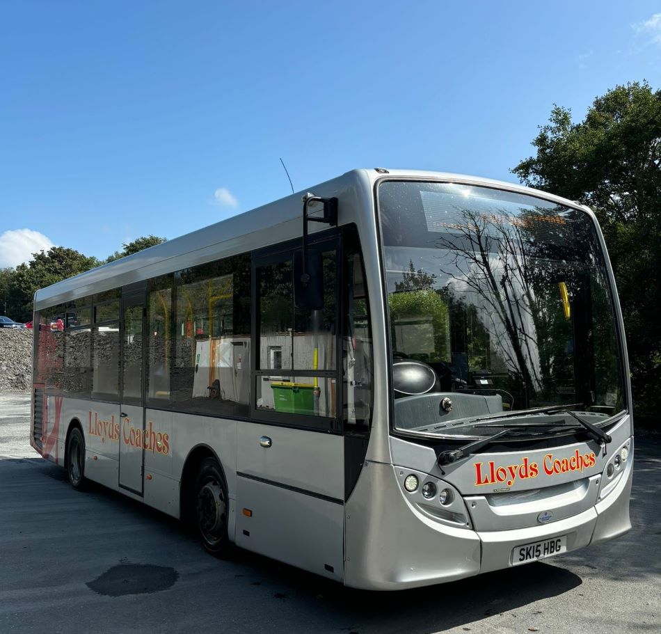 2015 (15) ADL E200 8.9m with seatbelts - Image 2