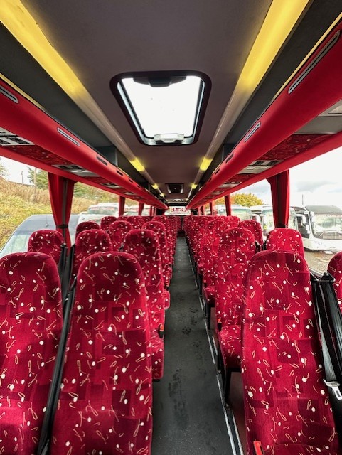 2003 Volvo B12M Plaxton - Image 1