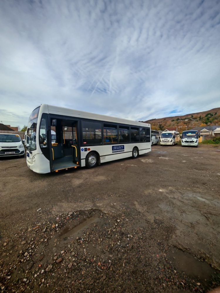 Alexander Dennis Enviro 200 - Image 1