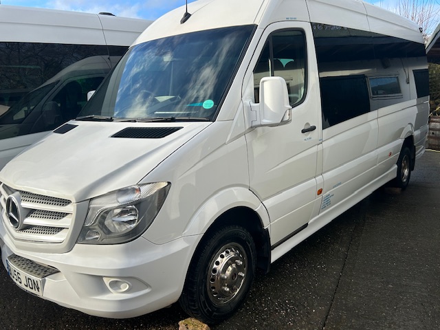 16 Mercedes-benz mini coach - Image 1