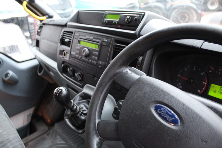 Ford Transit minibus - Image 4