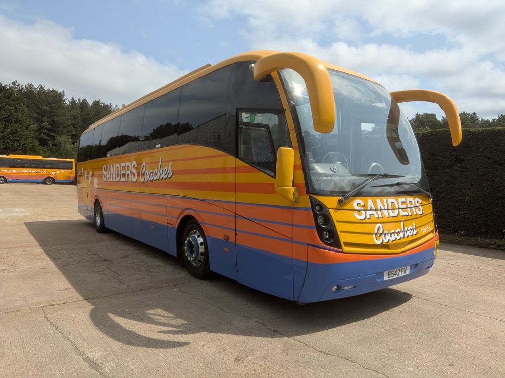 2011 (11) Volvo B9R Caetano Levante - Image 1
