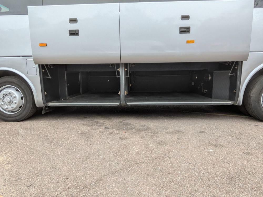 2017 (67) Yutong TC9 - Image 4