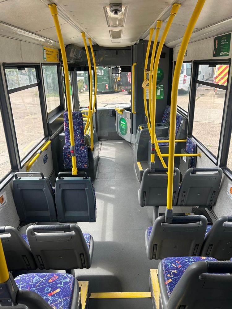 2010 (60) ADL Enviro 200 8.9m. 29 seats - Image 3