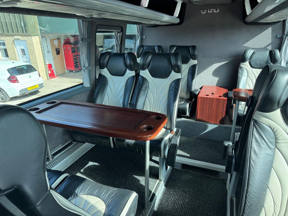 Mercedes UNVI Voyager - Image 7